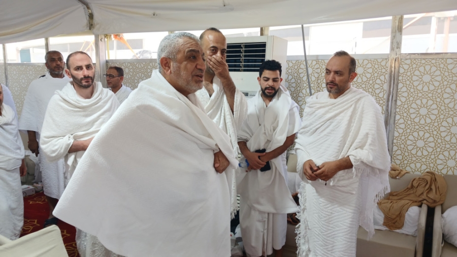 وزير الأوقاف يتفقد حجاج البعثة الأردنية في عرفات