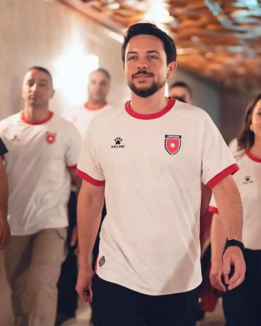 ولي العهد ينضم إلى مدرجات الجمهور الأردني في مواجهة عمان