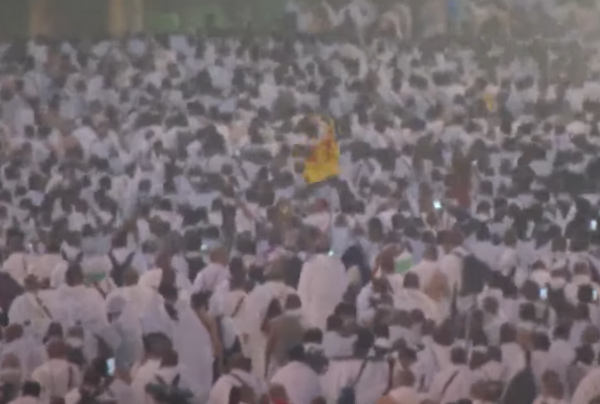 الحجاج ينفرون من عرفات إلى مزدلفة