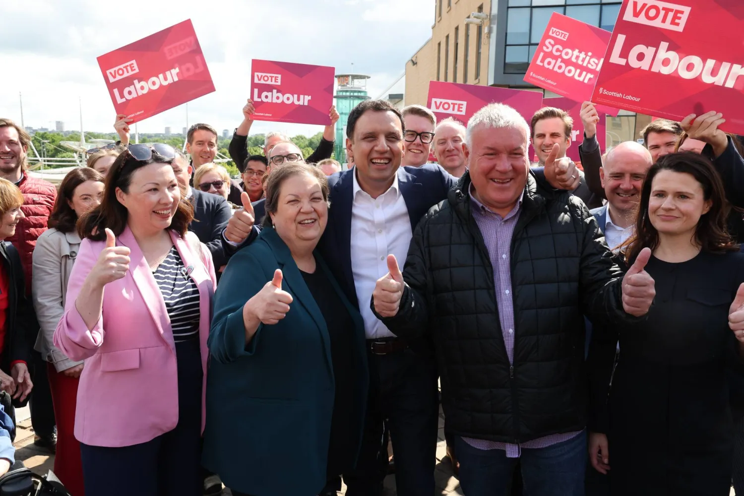العمال البريطاني يحقق فوزا في الانتخابات التكميلية ببرلمان اسكتلندا