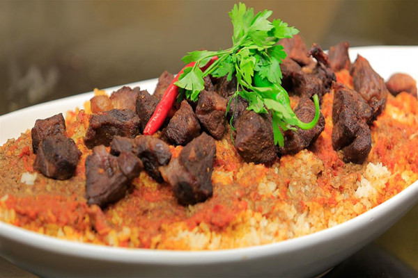 أكلات جديدة للعيد.. طريقة عمل فتة الكبدة