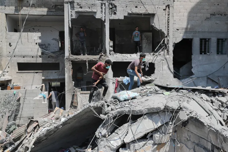 15 شهيدا في مجزرة جديدة ارتكبها الاحتلال بقصف منزل في غزة