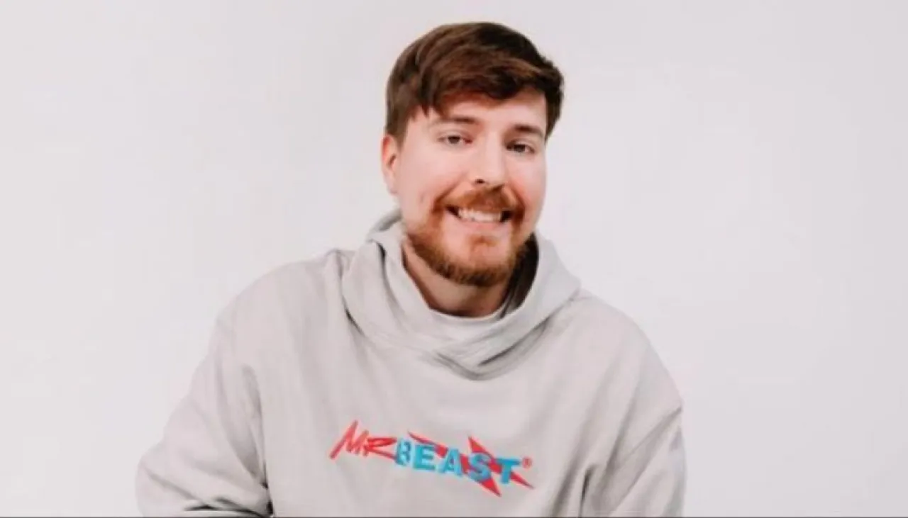 رغم ثروته الكبيرة.. مستر بيست يلجأ لوالدته لتمويل حفل زفافه