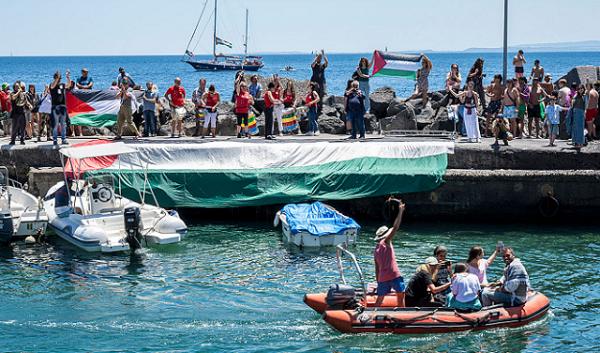 نوّاب أوروبيون يطالبون بتوفير ممر آمن لسفينة أسطول الحرية