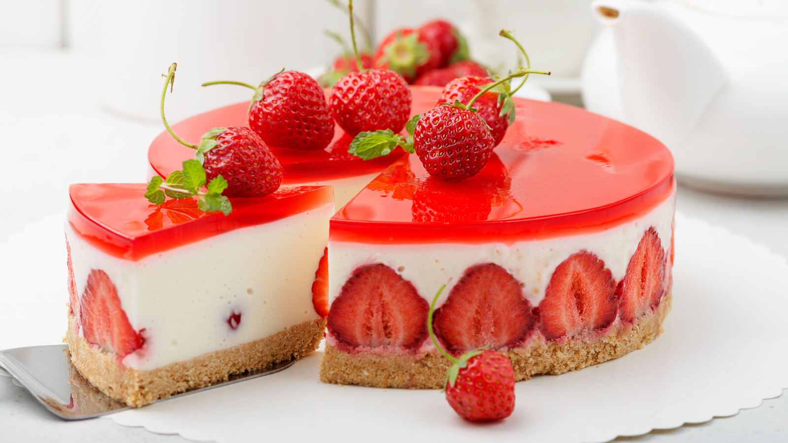 تشيز كيك الجلي والفراولة.. وصفة باردة من دون فرن