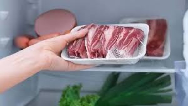 نصائح لفكّ تجميد اللحوم بطريقة أمنة حتى لا تفقد قيمتها الغذائية