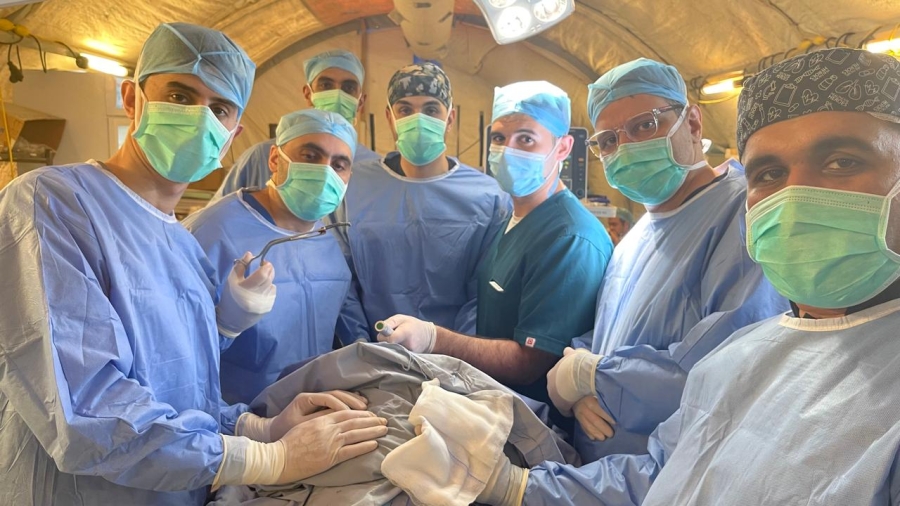 المستشفى الميداني الأردني جنوب غزة6 يجري عملية جراحية لإنقاذ حياة طفل (صور)