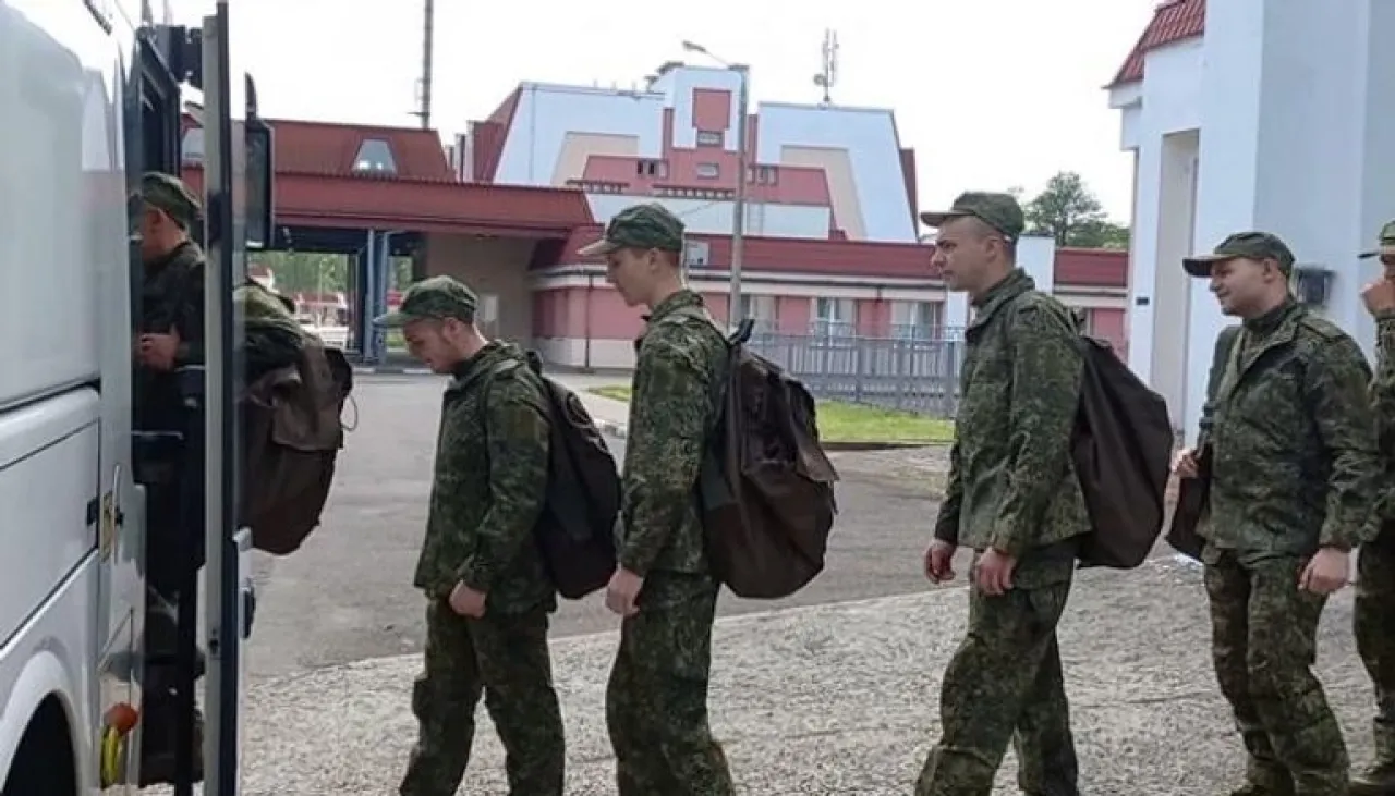 روسيا وأوكرانيا تتبادلان أسرى من العسكريين الشباب