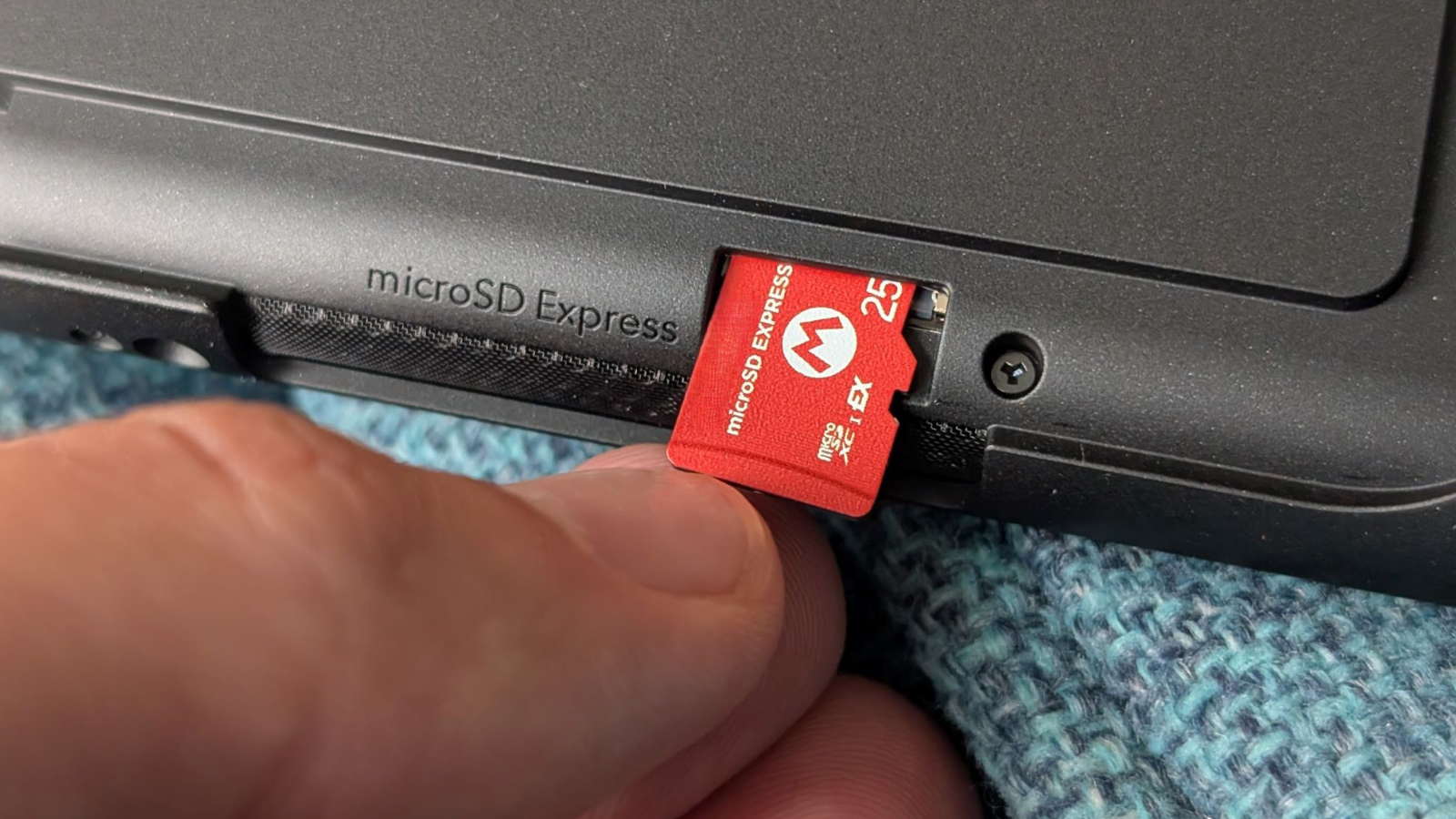 كل ما تحتاج معرفته عن بطاقة MicroSD Express الجديدة