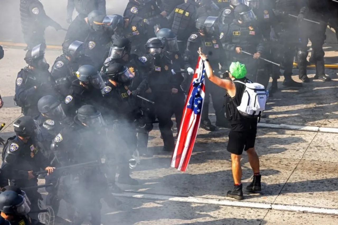 البنتاغون يؤكد نشر 700 جندي في لوس أنجلوس