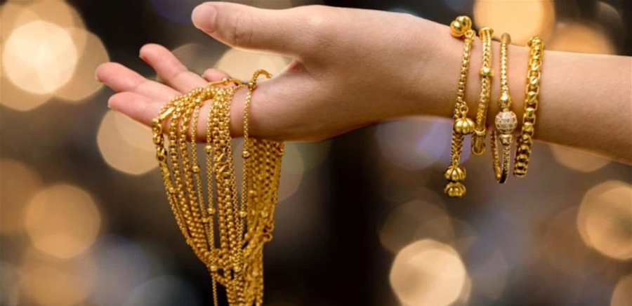 زوجها وخادمتها قتلاها ليسرقا مصوغاتها الذهبية .. جريمة مروعة بحق مُسنّة!