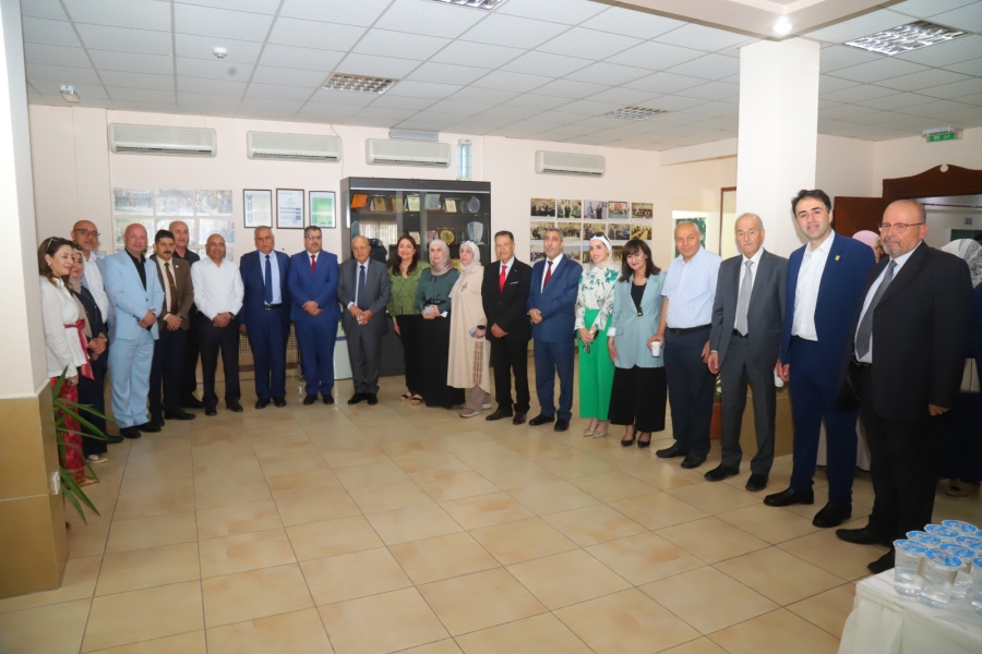 أسرة جامعة البترا تتبادل التهاني بعيد الأضحى وتأهل المنتخب