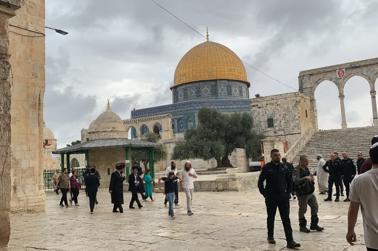 عشرات المستوطنين يقتحمون الأقصى بحماية قوات الاحتلال