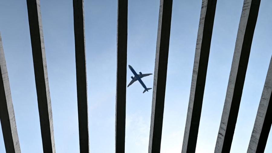 تحطم طائرة هندية تقل أكثر من 200 راكب خلال رحلتها من أحمد أباد إلى لندن