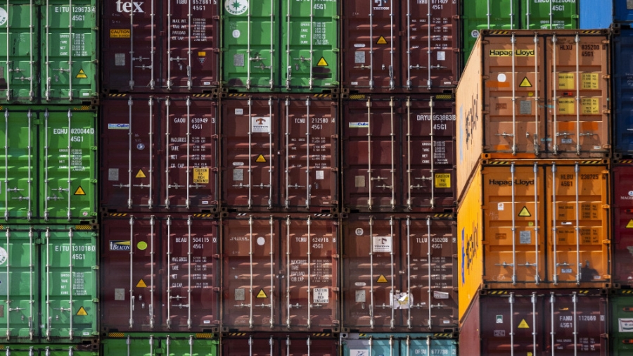 ترامب يعتزم تحديد الرسوم الجمركية خلال أسابيع