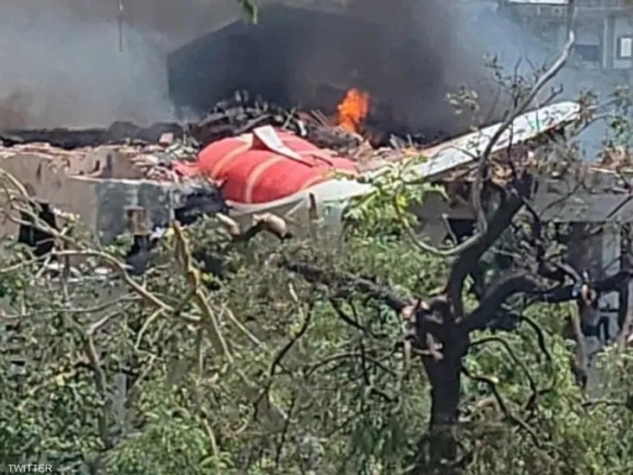مصرع جميع ركاب الطائرة الهندية وعددهم 242 شخصا بعد تحطمها في أحمد آباد