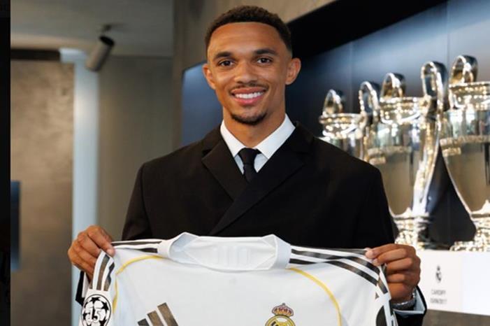 ريال مدريد يكشف رسميا عن رقم قميص ألكسندر أرنولد