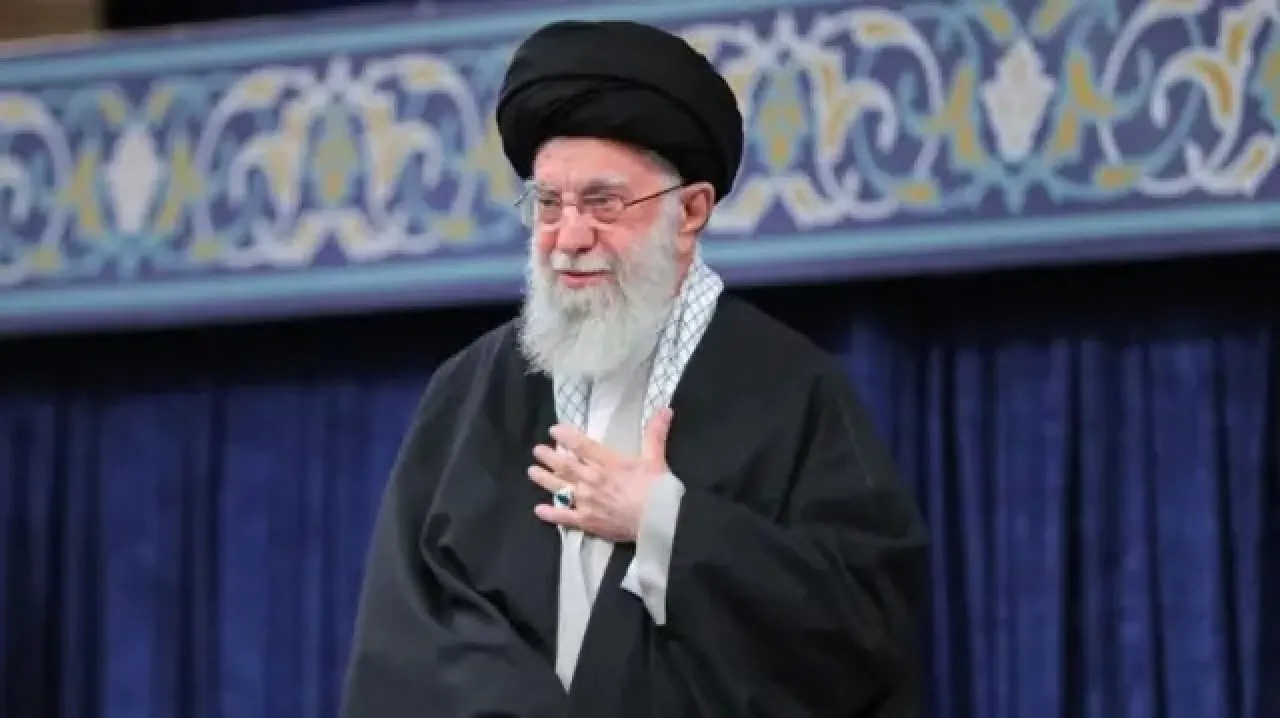 خامنئي بالعبرية : خطأ الكيان سيحول حياته لشقاء