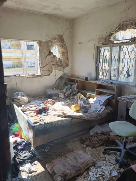 صور توثق  حجم الدمار الكبير الذي خلفه سقوط الشظايا على منازل جنوب إربد