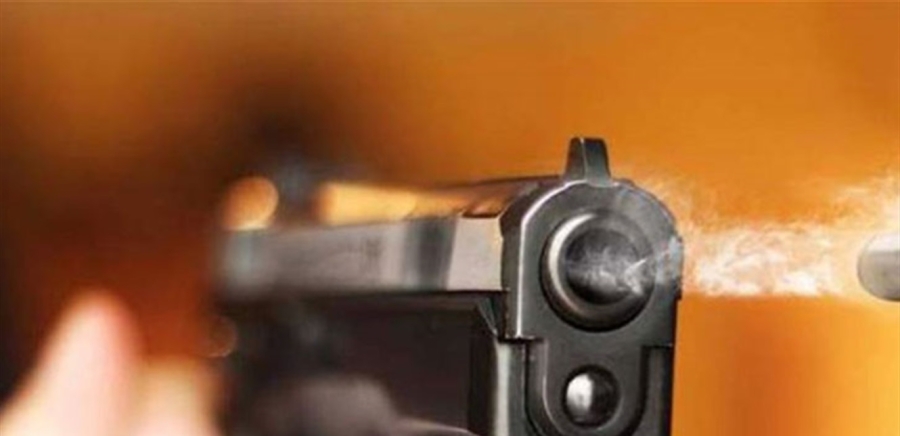 أطلق النار على زوجته أمام أهلها!