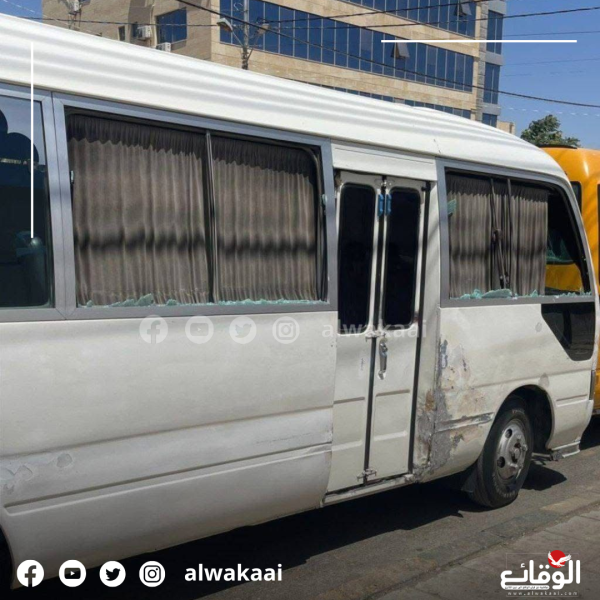 بالصور ... تحطيم نوافذ حافلتين في محافظة مادبا
