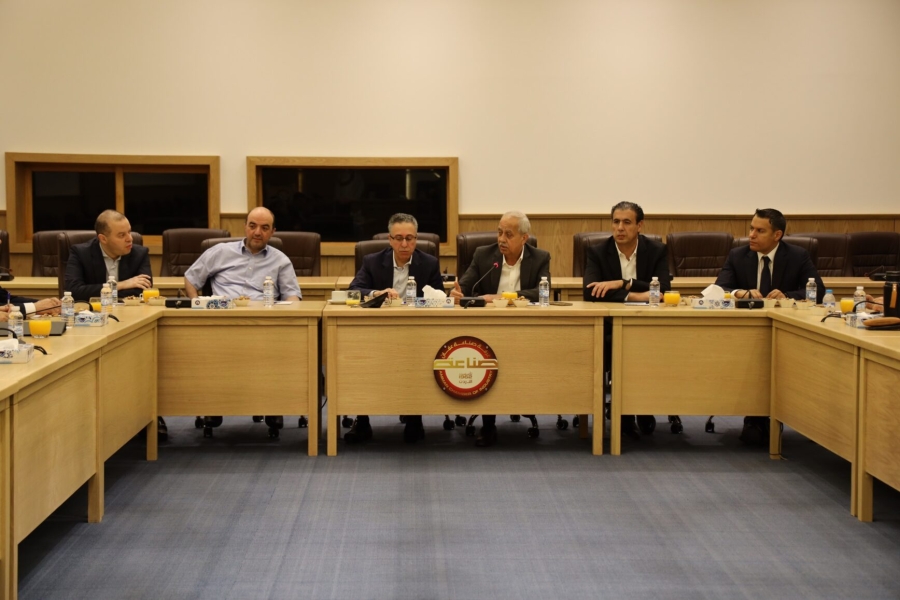 الحكومة تنسق مع القطاع الصناعي لحل أي معيقات في الأسواق الخارجية