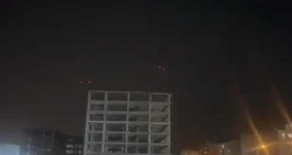 الدفاعات الإيرانية تبدأ التصدي لهجمات إسرائيلية