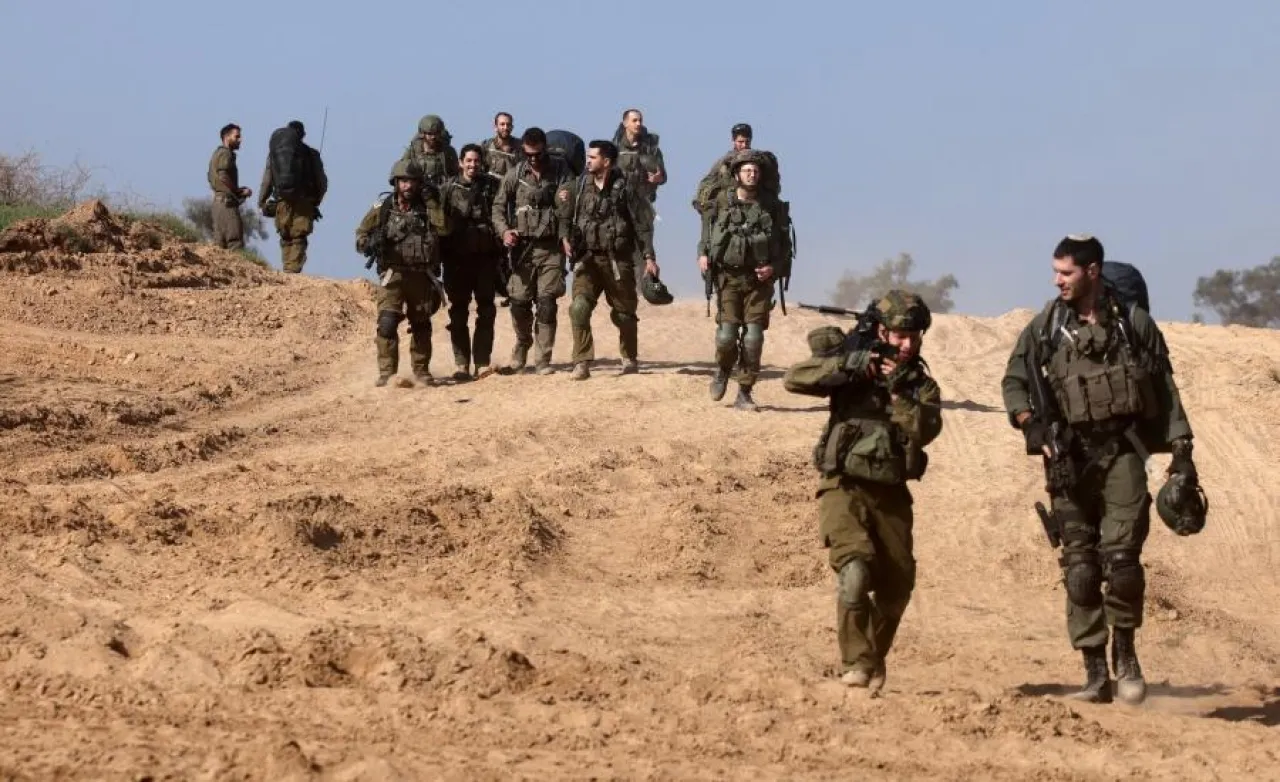 هآرتس: الجيش الإسرائيلي يقلّص قواته في غزة