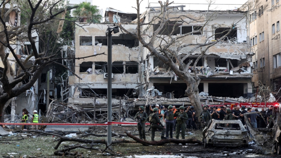 إيران تتوعد بشن ضربات أشد تدميرا ضد أهداف حيوية في إسرائيل