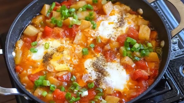 سهلة ولذيذة .. طريقة عمل الشكشوكة