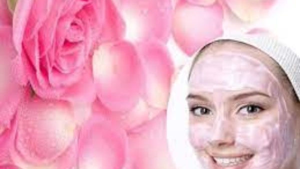 لبشرة صافية وناعمة .. استخدمي ماء الورد في الصيف لهذه الأسباب