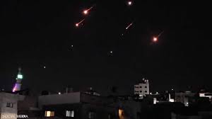 وسائل إعلام إسرائيلية: 25 إصابة في صفوف الإسرائيليين على الأقل جراء إصابات مباشرة لمبان في تل أبيب