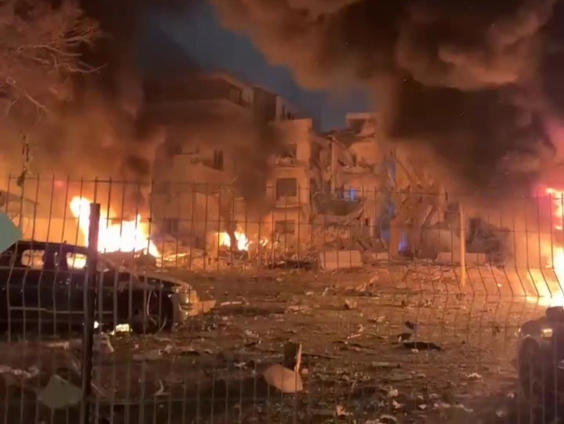 وسائل إعلام عبرية: حرائق غير مسبوقة في مواقع عدة في تل أبيب جراء الهجوم الصاروخي الإيراني