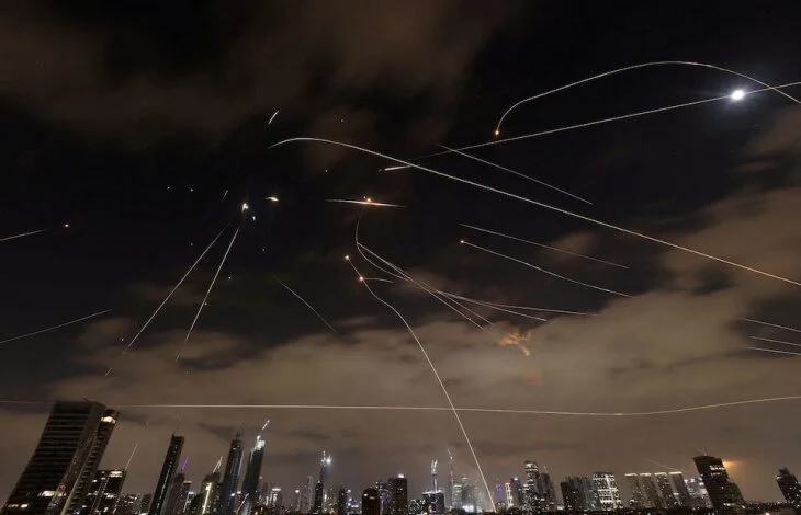 وكالة مهر: الجيش الإيراني يصدر تحذيرا لإخلاء مناطق واسعة في وسط إسرائيل.. هجوم كبير خلال ساعات