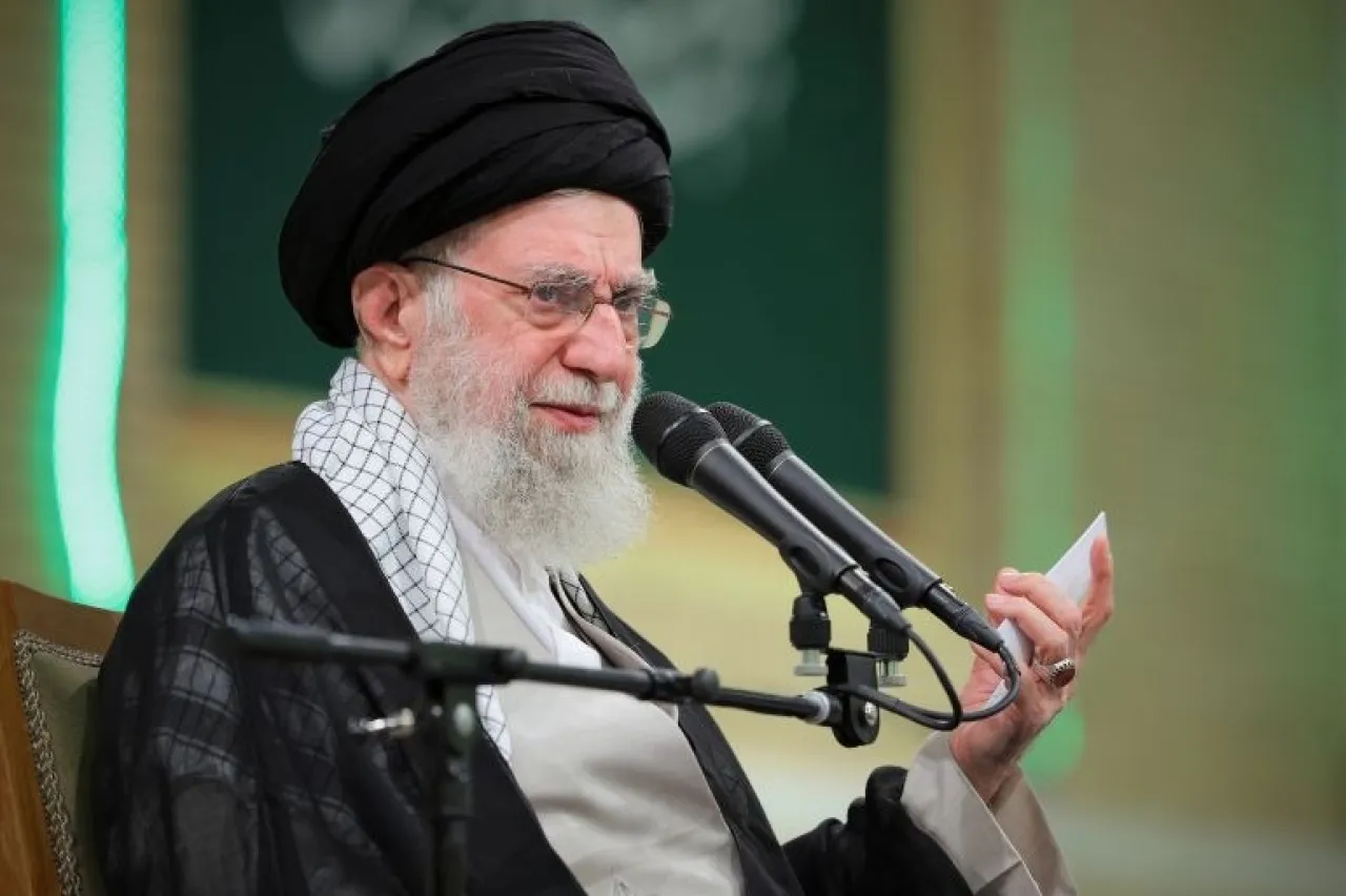 صحيفة عبرية : نعرف اين خامنئي ولكن نعطيه فرصة أخيرة