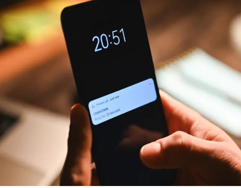 نصب يطال مسؤولين سودانيين .. وانتحال شخصية عبر واتساب