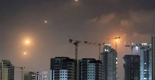 إصابة 4 إسرائيليين في الهجوم الصاروخي الأخير