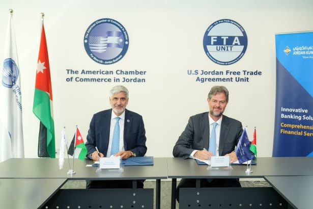 البنك الأردني الكويتي وغرفة التجارة الأمريكية في الأردن يوقعان (AmChamJordan) اتفاقية شراكة استراتيجية لمدة عام
