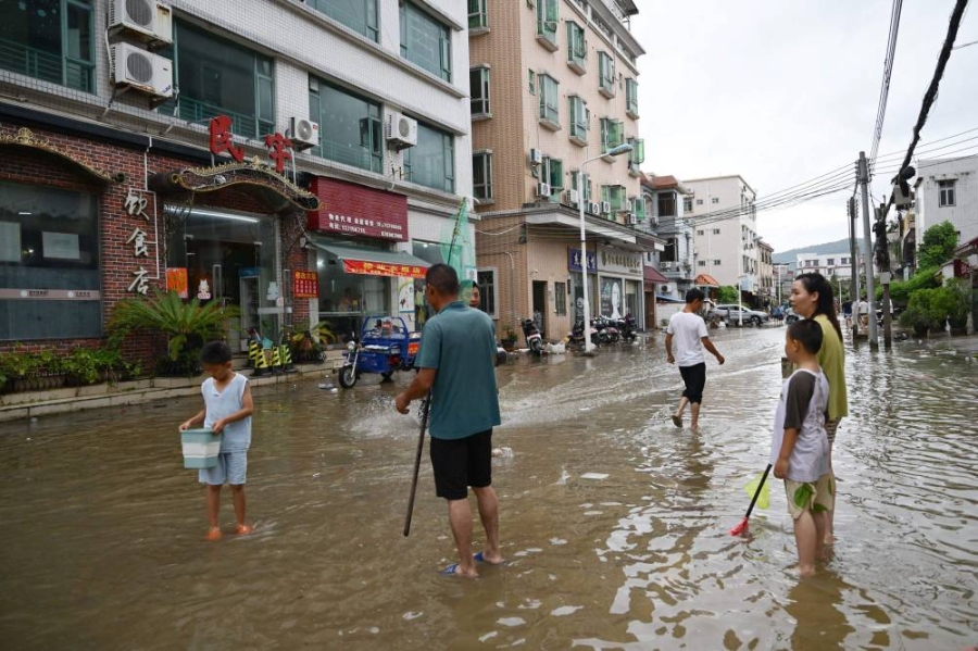الصين : إجلاء نحو 70 ألف شخص جراء الفيضانات