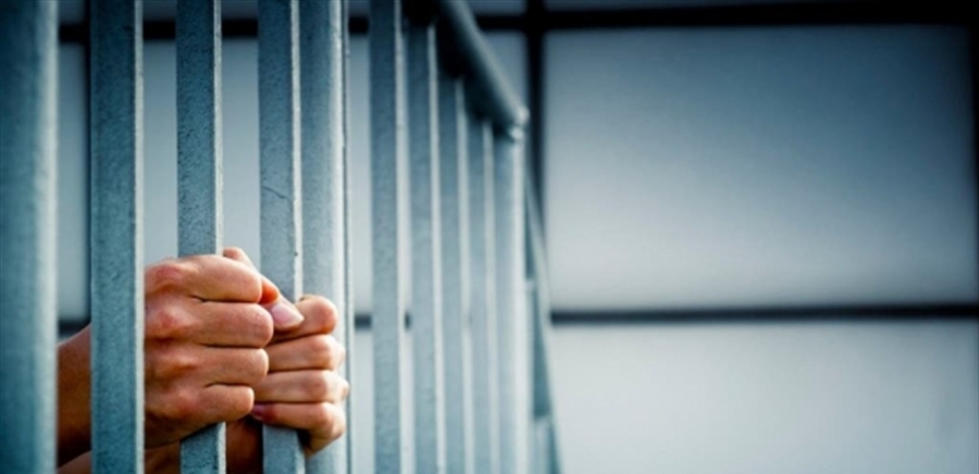 ضبط عامل خبأ هاتفًا لتصوير السيدات داخل حمام كافيه