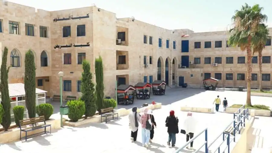 كلية التمريض بجامعة الزرقاء تناقش عددا من رسائل الماجستير في إدارة التمريض