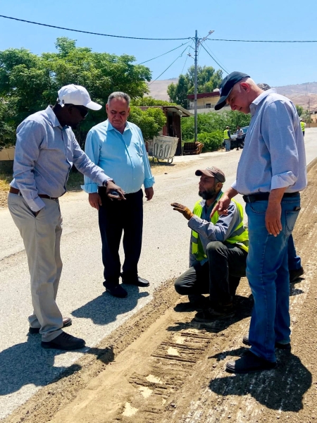 بلدية معدي الجديدة تستكمل أعمال الخلطة الإسفلتية لباقي مناطقها