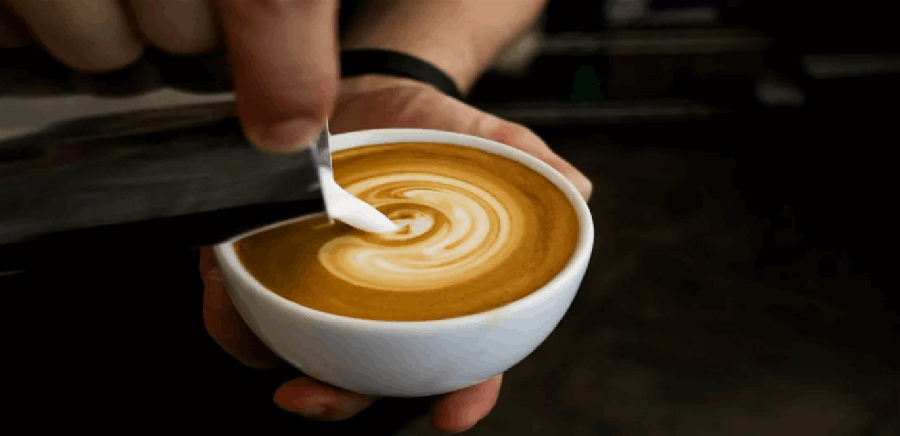 لدى كبار السن.. نوع من القهوة من خطر الإصابة بالتنكس البقعي