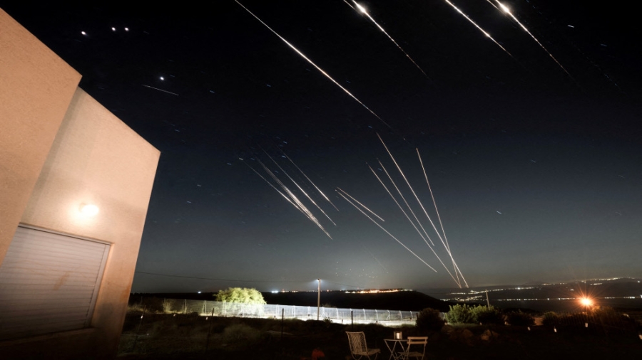 حرب إسرائيل وإيران تدخل أسبوعها الثاني وأوروبا تشجع الدبلوماسية