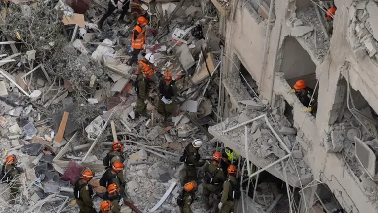 إعلام عبري: 21 إصابة إثر القصف الصاروخي الإيراني الأخير