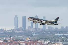 لندن: تنسيق مع إسرائيل لتأمين رحلات عند فتح المجال الجوي