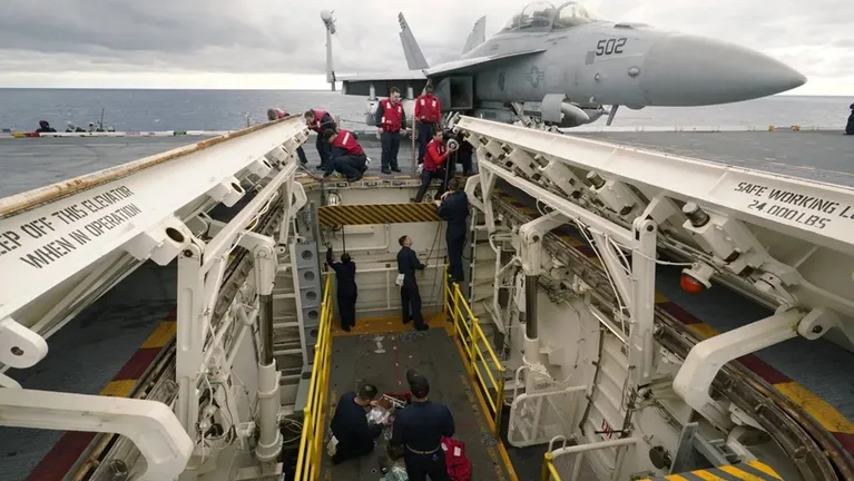 حاملة طائرات أميركية ثالثة تقترب من الشرق الأوسط