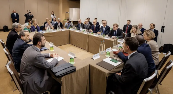 مسؤول إيراني كبير: المقترحات الاوروبية في جنيف غير واقعية