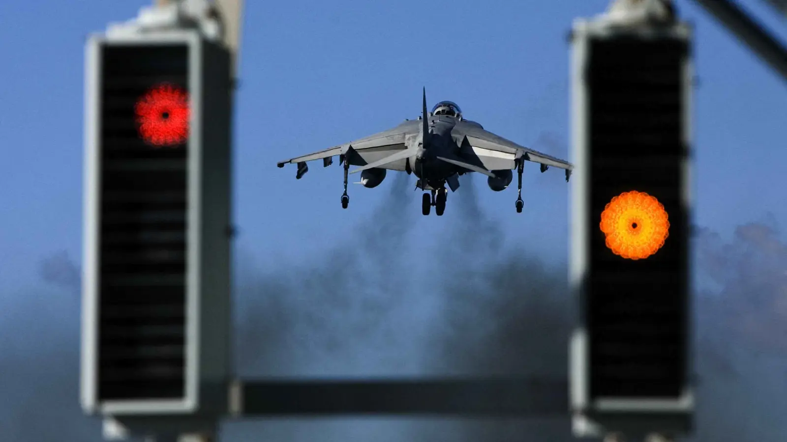 الغارديان: حرب إسرائيل على إيران غير قانونية وترامب يدفع نحو كارثة