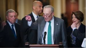 زعيم الأقلية بمجلس النواب: ما فعله ترامب يعرضنا لخطر حرب كارثية